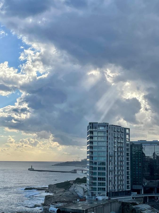 Spacious Seaview Sliema Apt, Steps From Valletta Ferry Extérieur photo