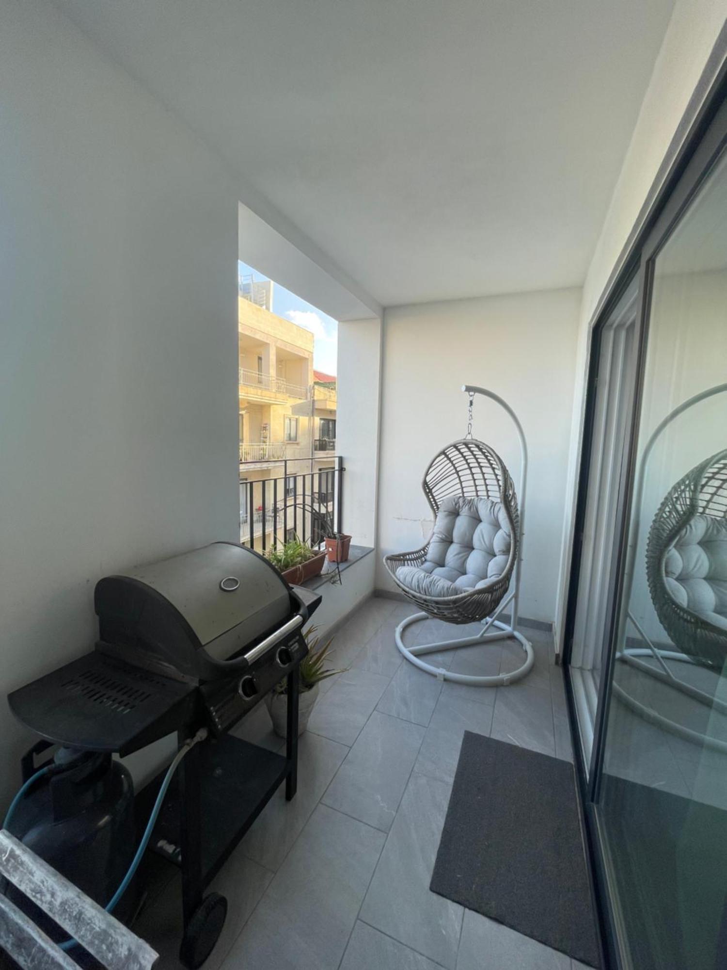 Spacious Seaview Sliema Apt, Steps From Valletta Ferry Extérieur photo