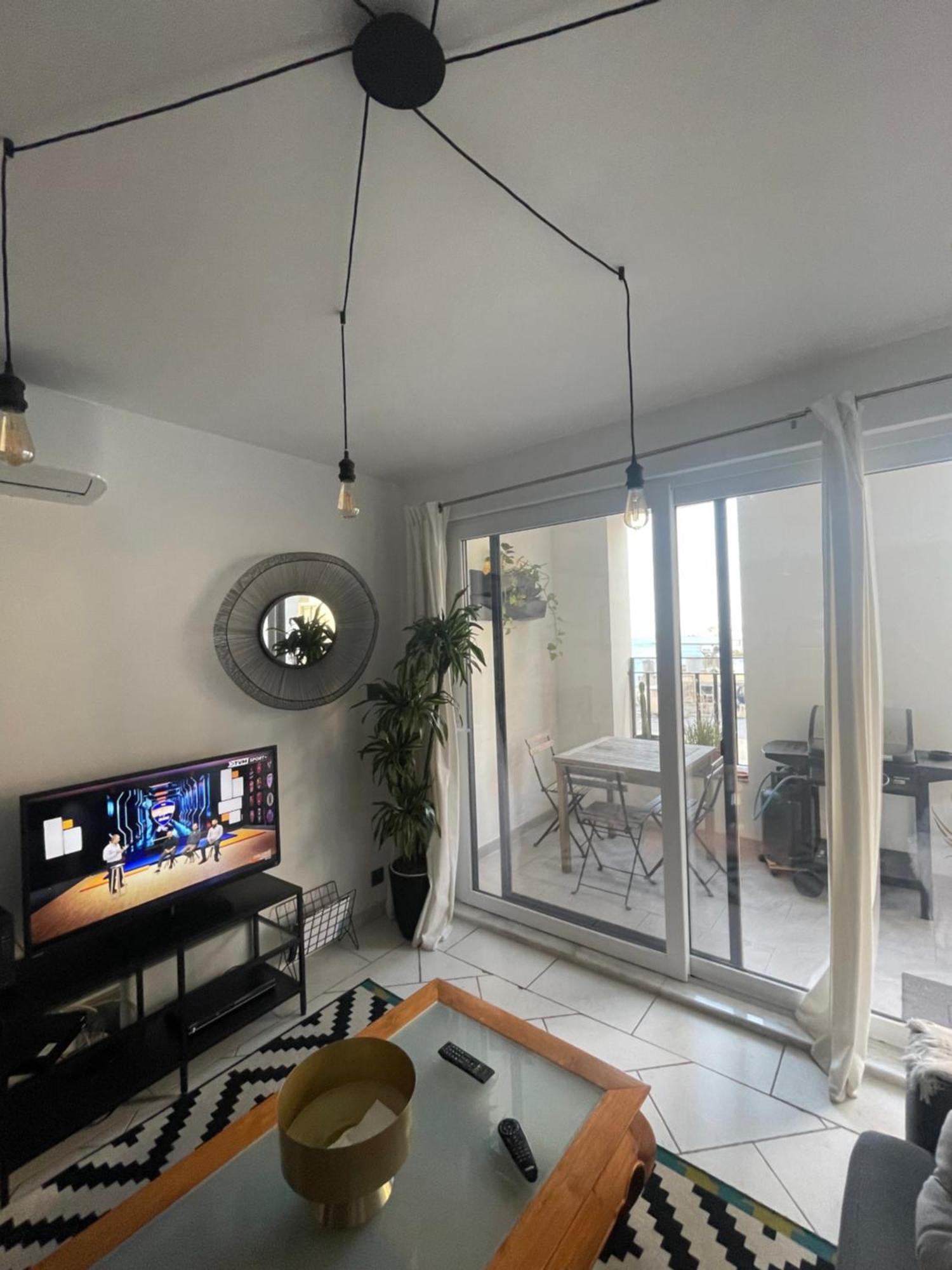 Spacious Seaview Sliema Apt, Steps From Valletta Ferry Extérieur photo
