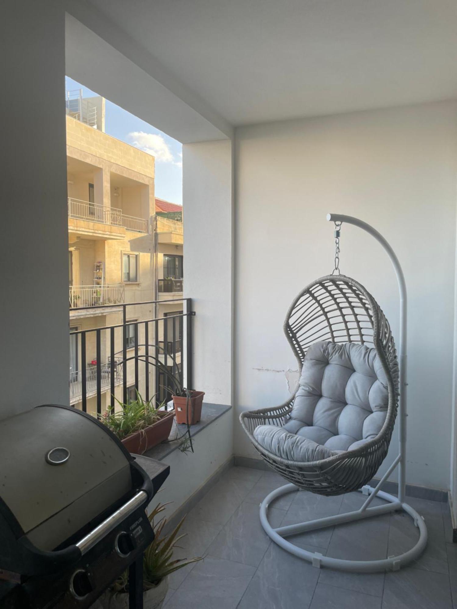 Spacious Seaview Sliema Apt, Steps From Valletta Ferry Extérieur photo