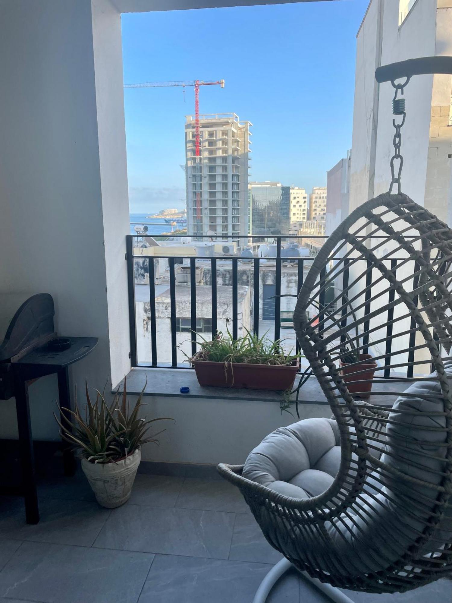Spacious Seaview Sliema Apt, Steps From Valletta Ferry Extérieur photo