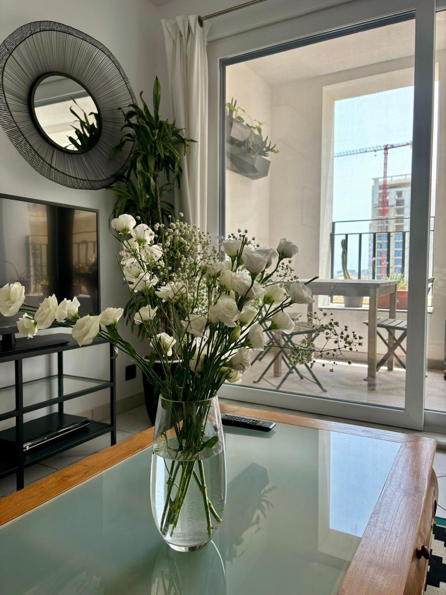 Spacious Seaview Sliema Apt, Steps From Valletta Ferry Extérieur photo