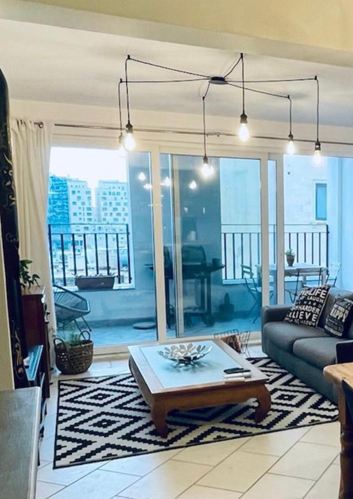 Spacious Seaview Sliema Apt, Steps From Valletta Ferry Extérieur photo