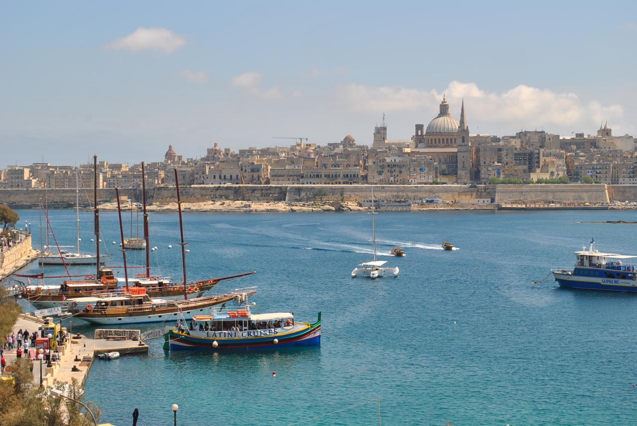 Spacious Seaview Sliema Apt, Steps From Valletta Ferry Extérieur photo