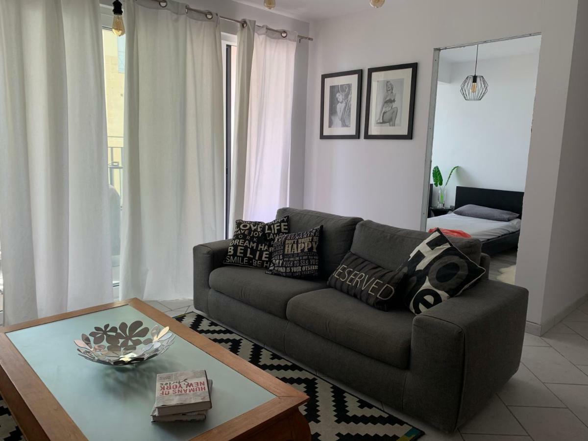 Spacious Seaview Sliema Apt, Steps From Valletta Ferry Extérieur photo
