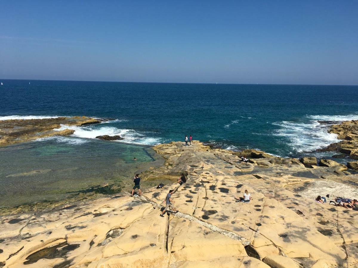 Spacious Seaview Sliema Apt, Steps From Valletta Ferry Extérieur photo