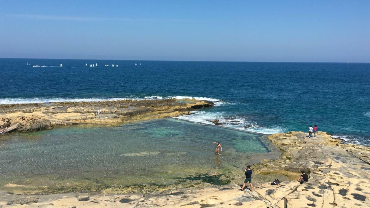 Spacious Seaview Sliema Apt, Steps From Valletta Ferry Extérieur photo