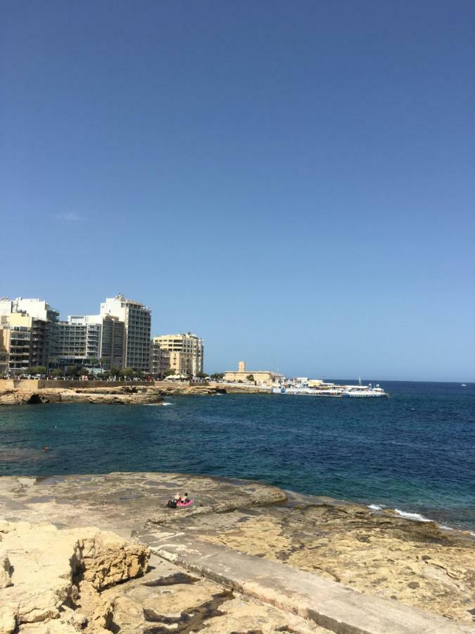 Spacious Seaview Sliema Apt, Steps From Valletta Ferry Extérieur photo