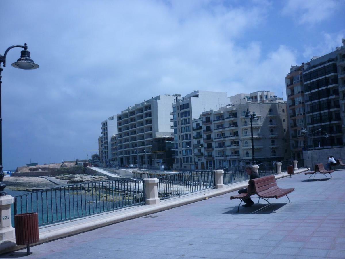 Spacious Seaview Sliema Apt, Steps From Valletta Ferry Extérieur photo