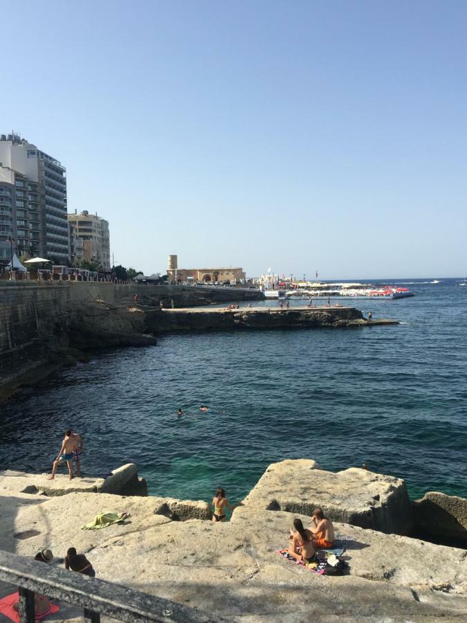 Spacious Seaview Sliema Apt, Steps From Valletta Ferry Extérieur photo